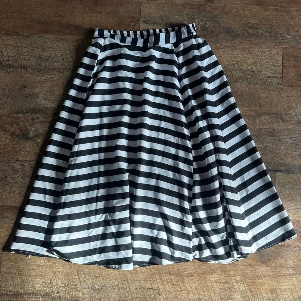 Women's Mix Nouveau A-Line Skirt M Black White Striped